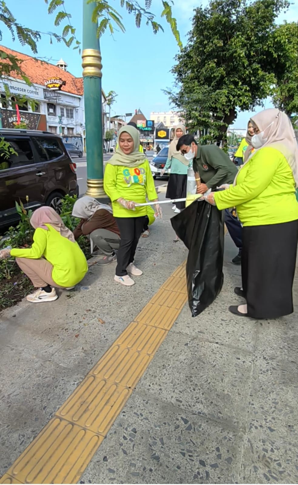 BKD DIY Gelar Gotong Royong Massal Nasional dalam Rangka Peringatan World Clean Up Day Indonesia